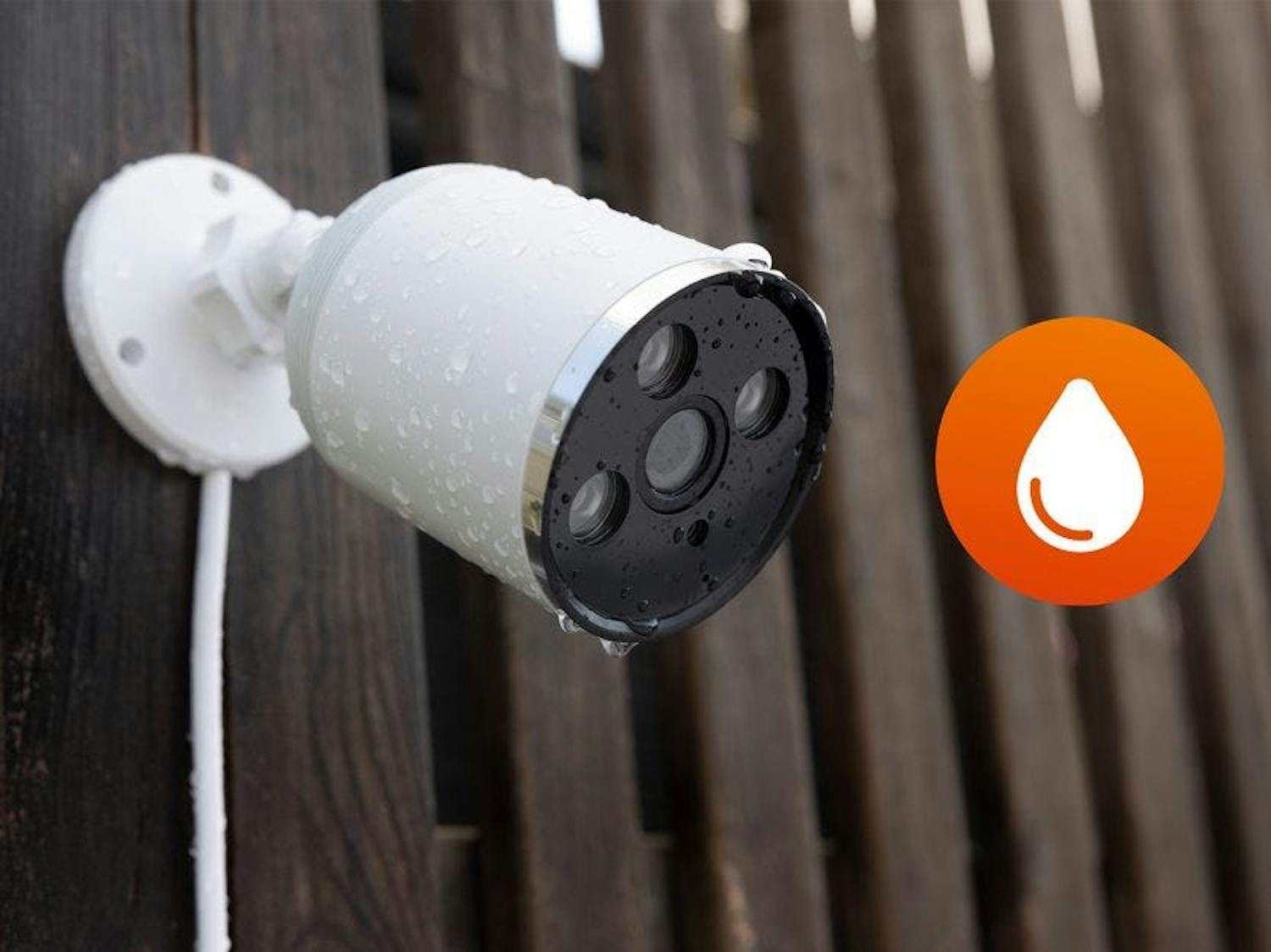 Väder och vind: Övervakningskameran är avsedd för utomhusbruk. Därför kan du vara helt lugn även om det regnar.